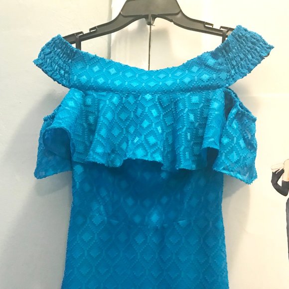 Bebe Off-Shoulder Dress 00 - Picture 3 of 6